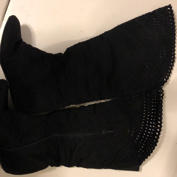 Black boots - Picture 3 of 3